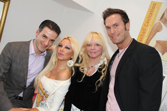 Pavlos (Freund von..), Tatjana Gsell, Simone Petrov, Bastian Gillmeier (2015 besser bekannt als: Bastian Yotta) beim Beauticum Opening Event 26.02.2011 (©Foto: Martin Schmitz)